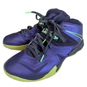 Nike LeBron Zoom Soldier 7-basketball shoes in a purple and flash lime-Men’s